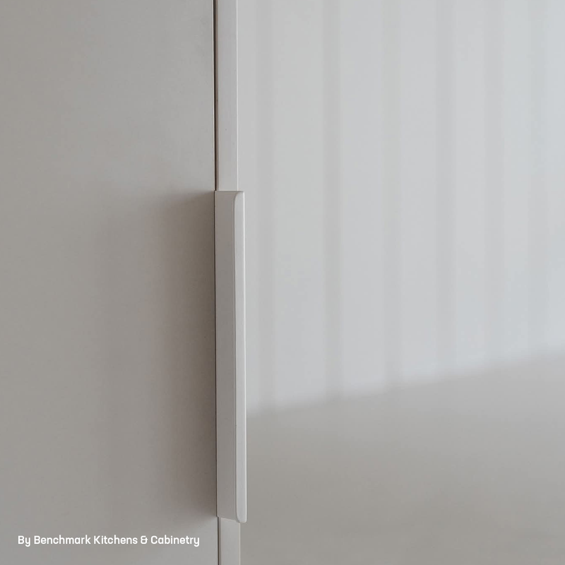 Ferrara Lip Pull Handle