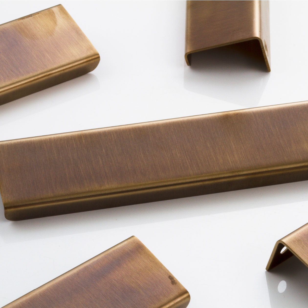 Ferrara Lip Pull White Brass Handle Touch Handles